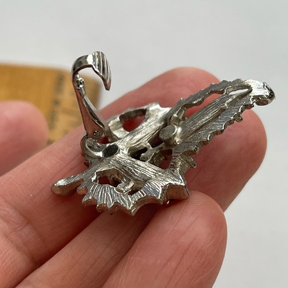 Emmons signed blue crystal glass silver tone clip on earrings - Picture 8 of 9